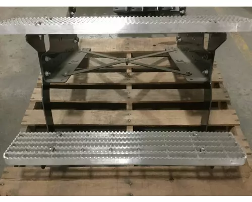 INTERNATIONAL 7300 Step