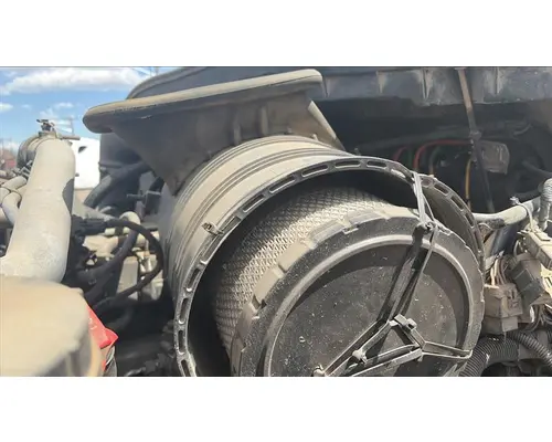 INTERNATIONAL 7400 AIR CLEANER