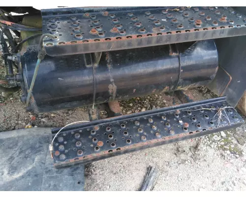 INTERNATIONAL 7400 AIR TANK