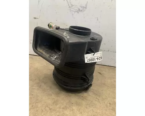 INTERNATIONAL 7400 Air Cleaner