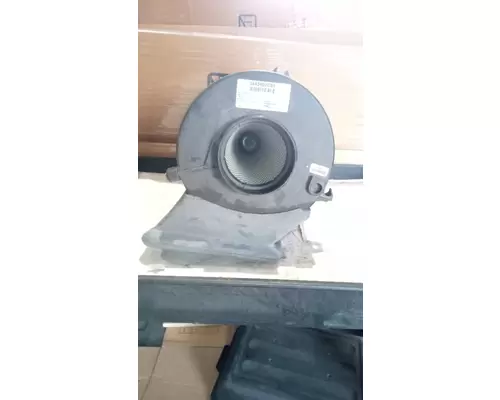 INTERNATIONAL 7400 Air Cleaner