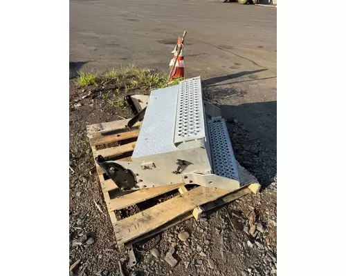 INTERNATIONAL 7400 Battery Box