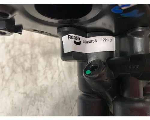 INTERNATIONAL 7400 Brake Proportioning Valve