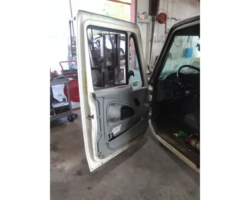 INTERNATIONAL 7400 CAB