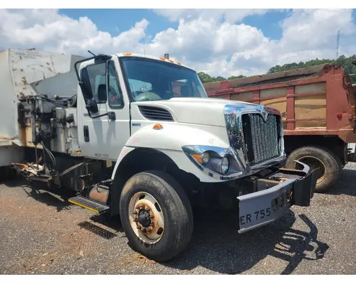 INTERNATIONAL 7400 Cab