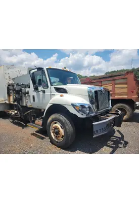 INTERNATIONAL 7400 Cab