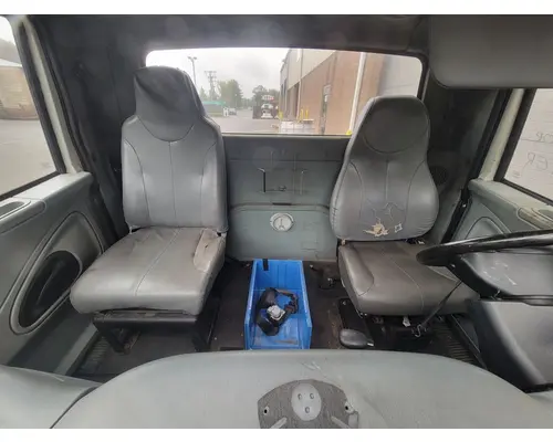 INTERNATIONAL 7400 Cab