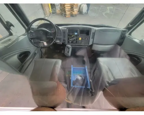 INTERNATIONAL 7400 Cab