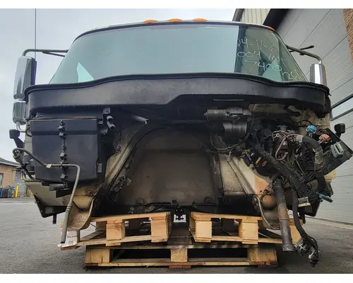 INTERNATIONAL 7400 Cab