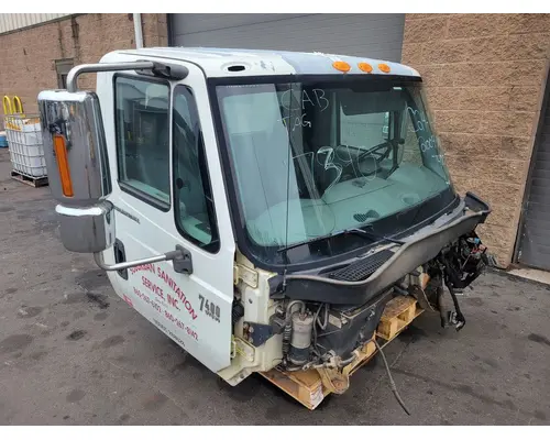 INTERNATIONAL 7400 Cab