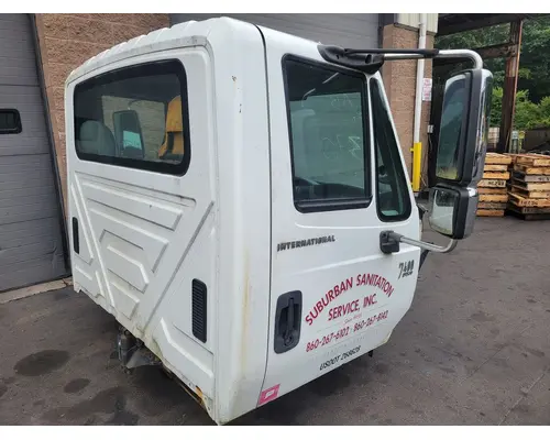 INTERNATIONAL 7400 Cab