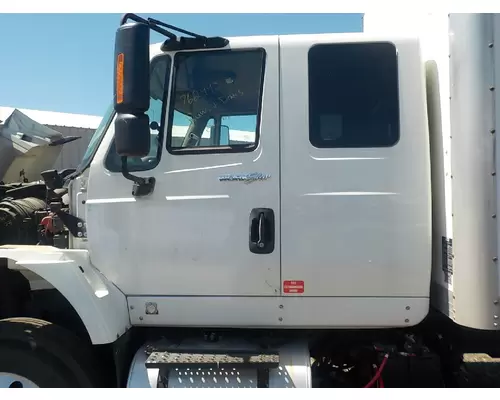INTERNATIONAL 7400 Cab