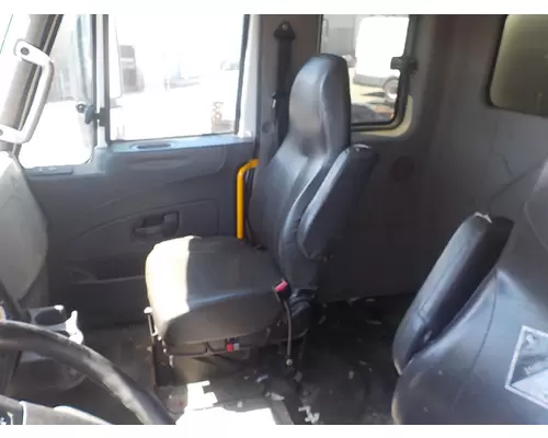 INTERNATIONAL 7400 Cab