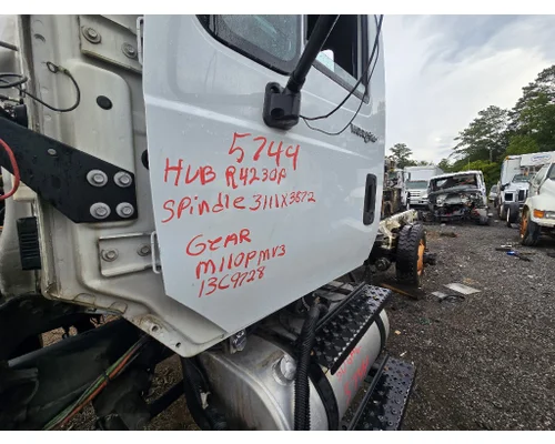 INTERNATIONAL 7400 Complete Vehicle
