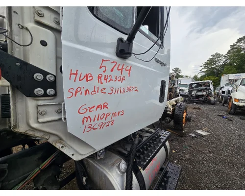 INTERNATIONAL 7400 Complete Vehicle