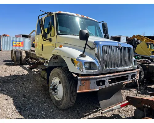 INTERNATIONAL 7400 Complete Vehicle