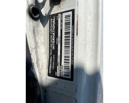 INTERNATIONAL 7400 Complete Vehicle