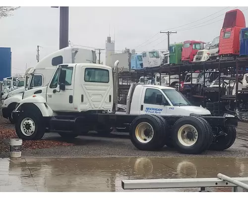 INTERNATIONAL 7400 Complete Vehicle