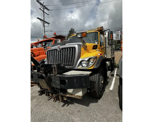 INTERNATIONAL 7400 Complete Vehicle