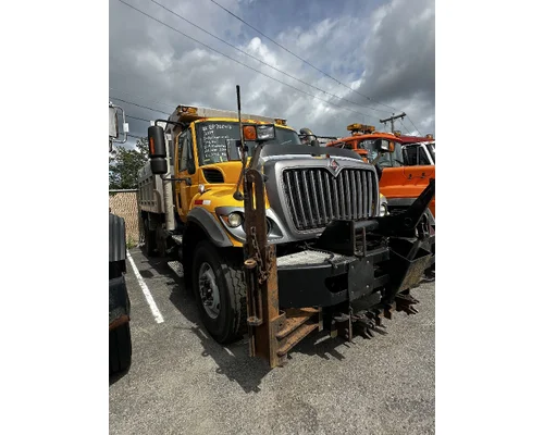 INTERNATIONAL 7400 Complete Vehicle