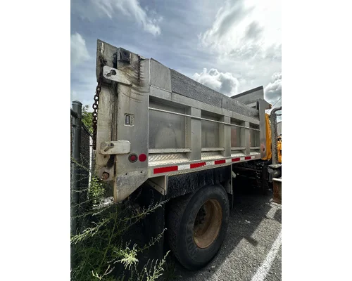 INTERNATIONAL 7400 Complete Vehicle