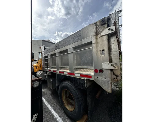 INTERNATIONAL 7400 Complete Vehicle