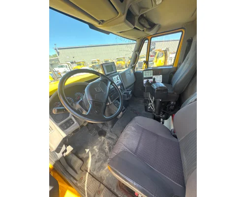 INTERNATIONAL 7400 Complete Vehicle