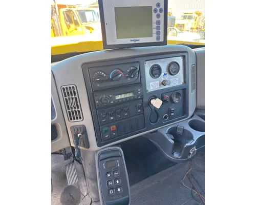 INTERNATIONAL 7400 Complete Vehicle
