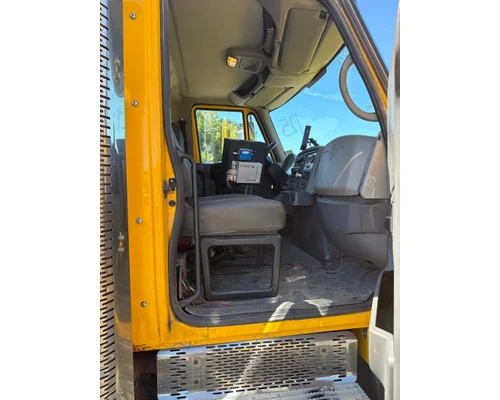INTERNATIONAL 7400 Complete Vehicle