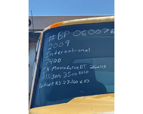 INTERNATIONAL 7400 Complete Vehicle