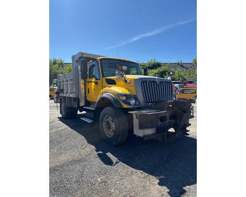 INTERNATIONAL 7400 Complete Vehicle