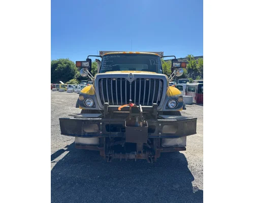 INTERNATIONAL 7400 Complete Vehicle