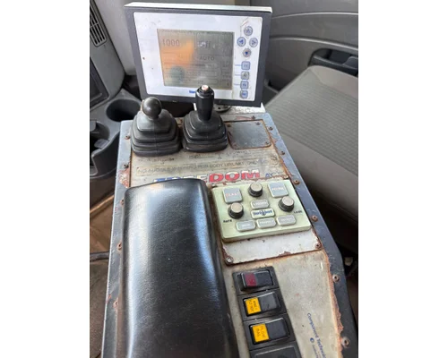 INTERNATIONAL 7400 Complete Vehicle