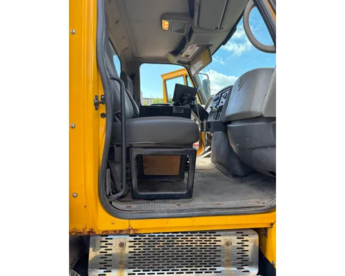 INTERNATIONAL 7400 Complete Vehicle