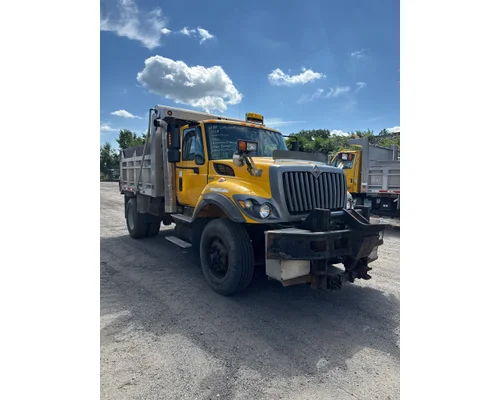INTERNATIONAL 7400 Complete Vehicle