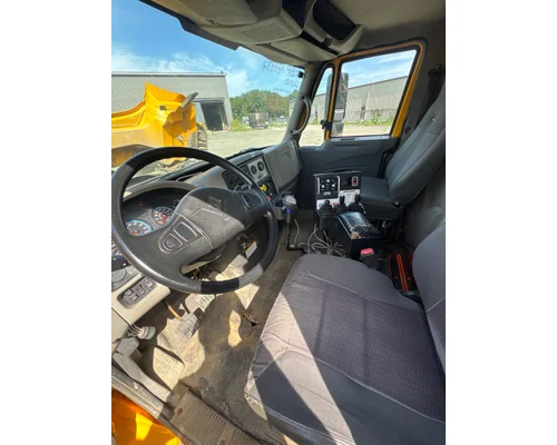 INTERNATIONAL 7400 Complete Vehicle