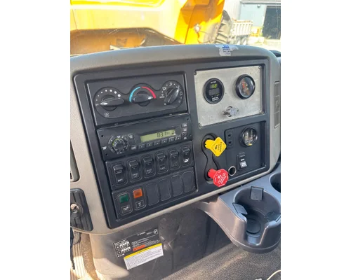 INTERNATIONAL 7400 Complete Vehicle