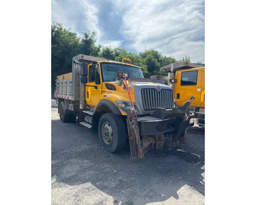 INTERNATIONAL 7400 Complete Vehicle