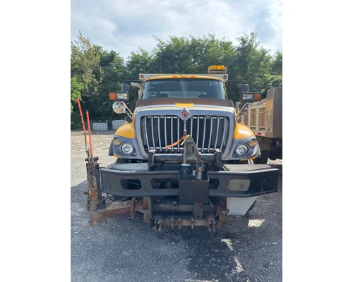 INTERNATIONAL 7400 Complete Vehicle