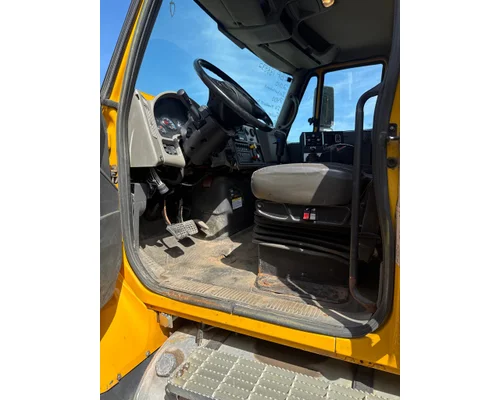 INTERNATIONAL 7400 Complete Vehicle