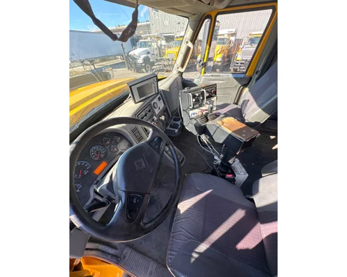 INTERNATIONAL 7400 Complete Vehicle