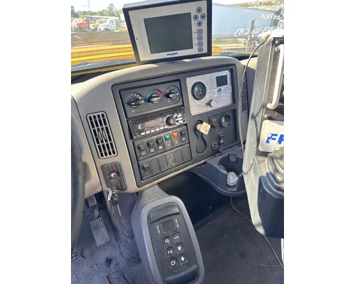 INTERNATIONAL 7400 Complete Vehicle