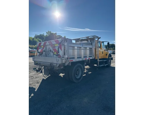 INTERNATIONAL 7400 Complete Vehicle