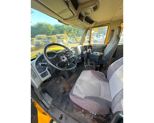 INTERNATIONAL 7400 Complete Vehicle