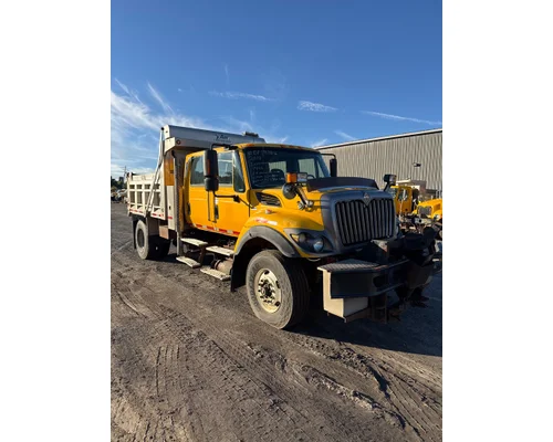 INTERNATIONAL 7400 Complete Vehicle