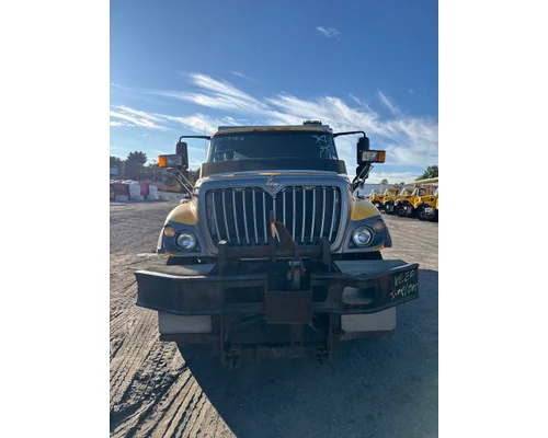 INTERNATIONAL 7400 Complete Vehicle