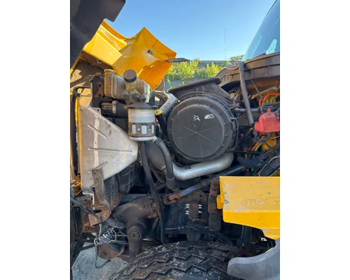 INTERNATIONAL 7400 Complete Vehicle
