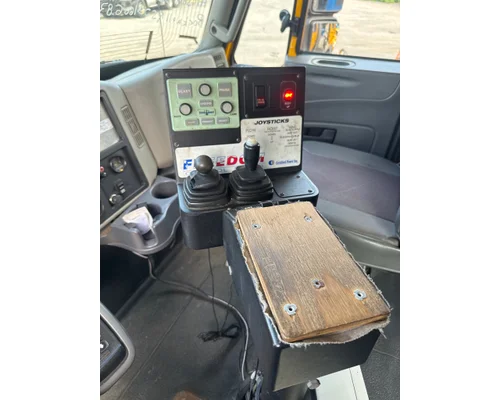 INTERNATIONAL 7400 Complete Vehicle