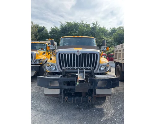 INTERNATIONAL 7400 Complete Vehicle