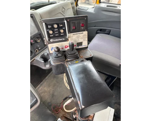 INTERNATIONAL 7400 Complete Vehicle
